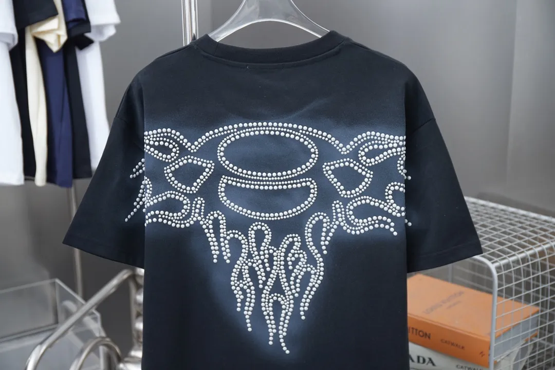 🅿️220 Ch*ome Hearte 25SS new style for early spring, short-sleeved Croix heart diamonds, light luxury, essential item for daily commuting for men and women, correct version, welcome to compare, detailed features · 320g 100% pure cotton double yarn jersey fabric · Special thickened 32 pieces of double-strand 1X1 thread in the same vat custom dyeing · Imported Australian matte pearlescent diamonds ➕ Artificial spray color · Double needle stitching and cross-stitching process · Original main mark, washed tag, brand moisture-proof paper packaging Color: black/white Size: S/M/L/XL
